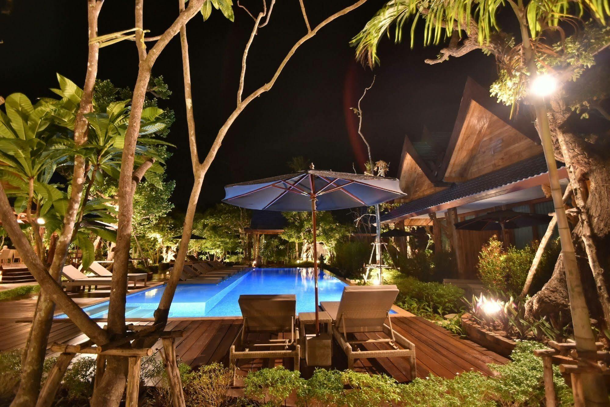 The Nine Thipthara Klongson Resort Ban Nong Thale Exterior photo